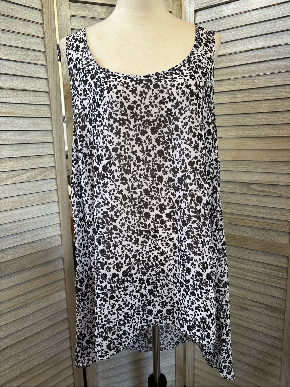 Torrid black & white floral chiffon high- low Cami Tank Top 2X Plus Size